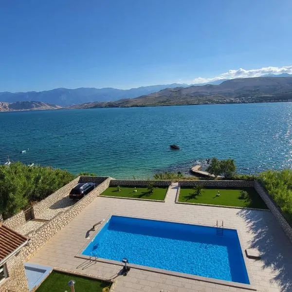 Pool and Beachfront Apartment Ena - Perfect Family Escape, hotel v destinácii Pag