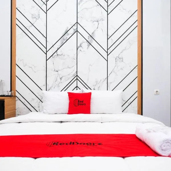 RedDoorz at Tasneem Puspowarno Semarang, hotel v destinaci Kalibanteng-lor