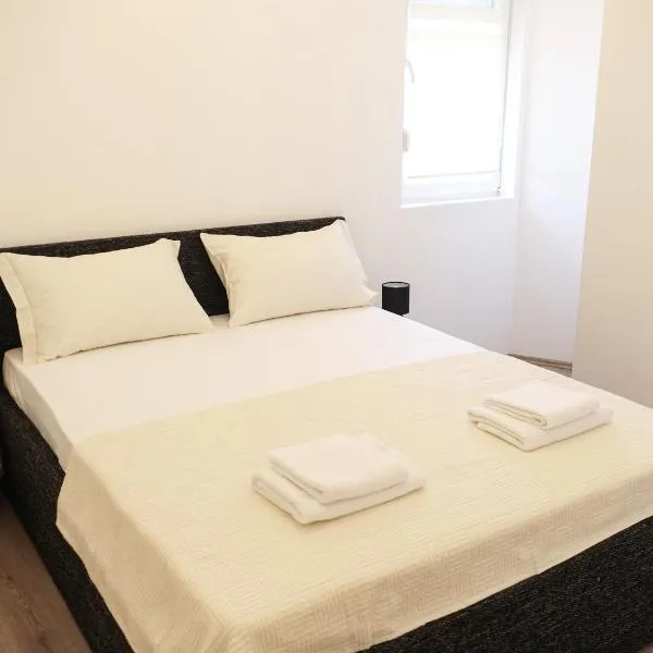 Hexagon Apartment: Temerin şehrinde bir otel