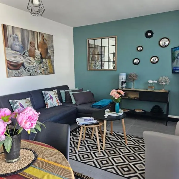 Appartement de charme , Royan, proche mer avec balcon.، فندق في رويان