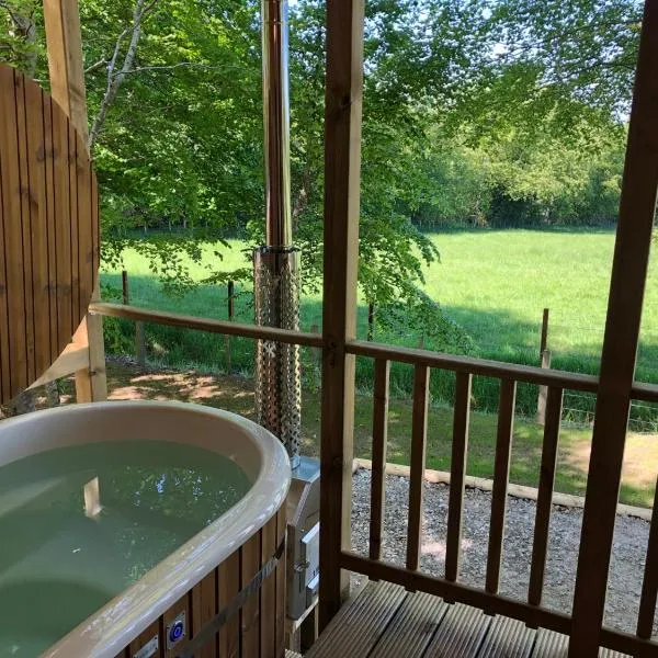 Breckland Lodge 3 with Hot Tub, hotel di Belladrum