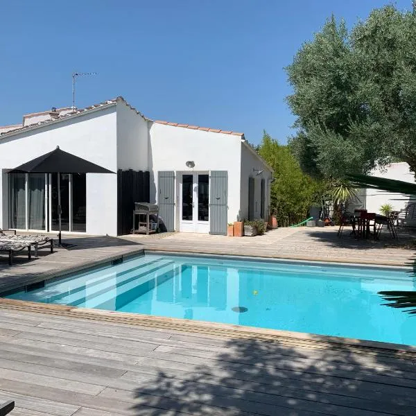 La Passerelle Grande maison avec Piscine chauffée, hotel v destinaci Rivedoux-Plage