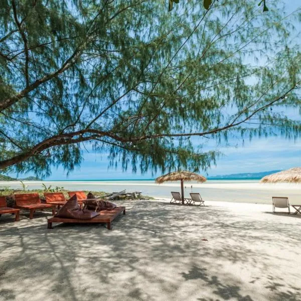 All At Sea Beach Resort, hotel v destinaci Baan Tai