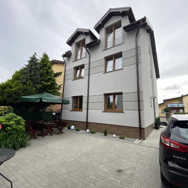 Pokoje Gościnne „IKAR”, hotel in Ustronie Morskie