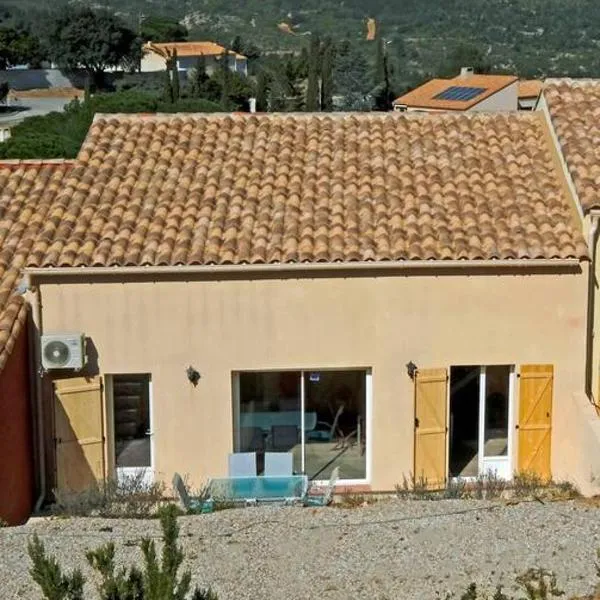 Maison confortable à 10 km des plages de la Méditerranée au bord du village pittoresque, hotell sihtkohas Fraissé-des-Corbières