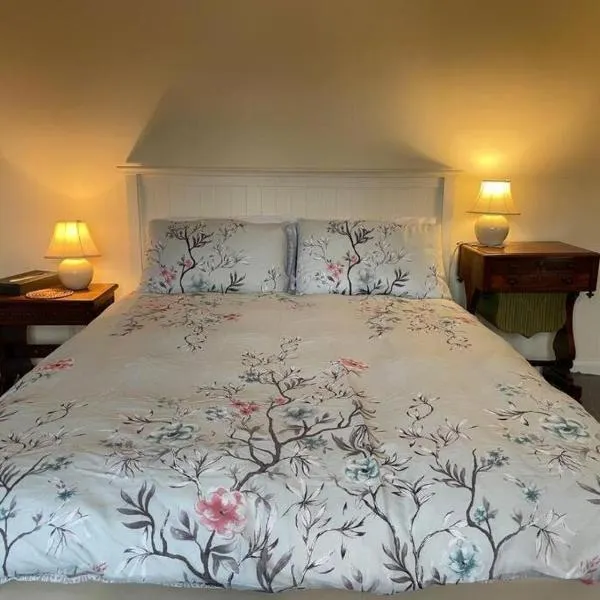 Manor Farm Holiday Cottages, hotell i Chard