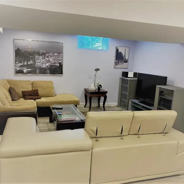 Gilford Beach Apartment, khách sạn ở Innisfil