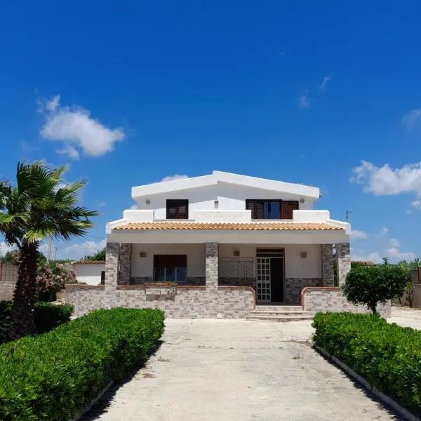 Casa Vacanze Villa Enza، فندق في Granitola