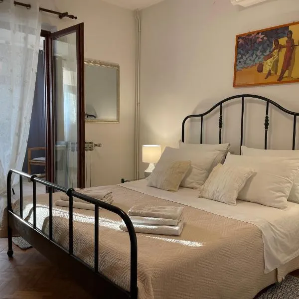 Studio apartment with swimming pool, hotel v destinaci Jelsa