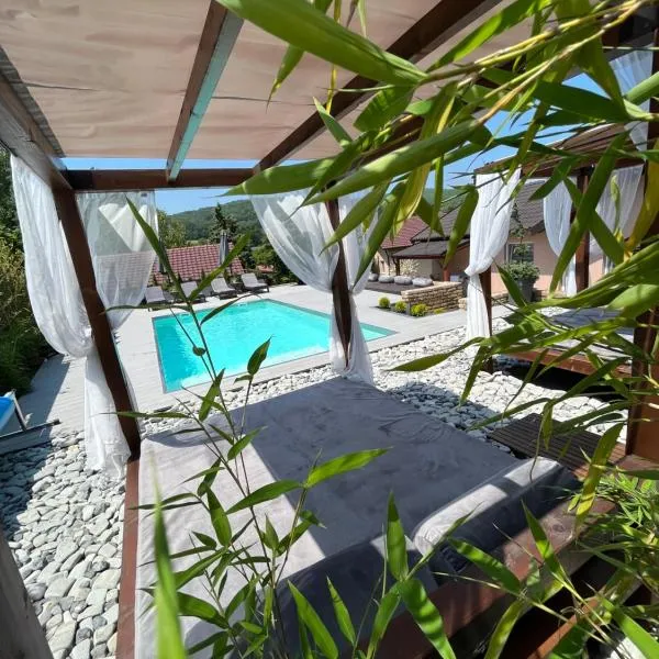 GardenLux Vrdnik, hotel in Vrdnik