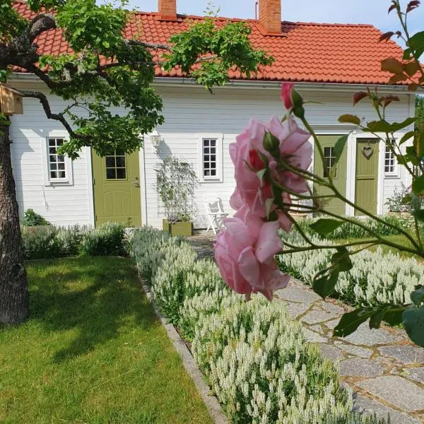 Stenkullens gårdshus, hotel v destinaci Borensberg