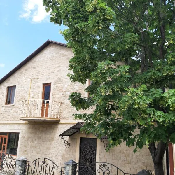 Shen toon guesthouse, hotel v destinaci Shnogh