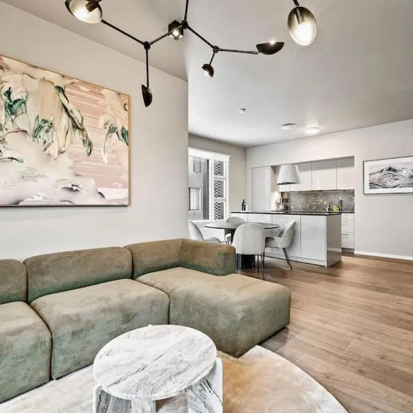Private Lux 2BR & 2BA City Center with Free Parking, hotel in Reykjavík