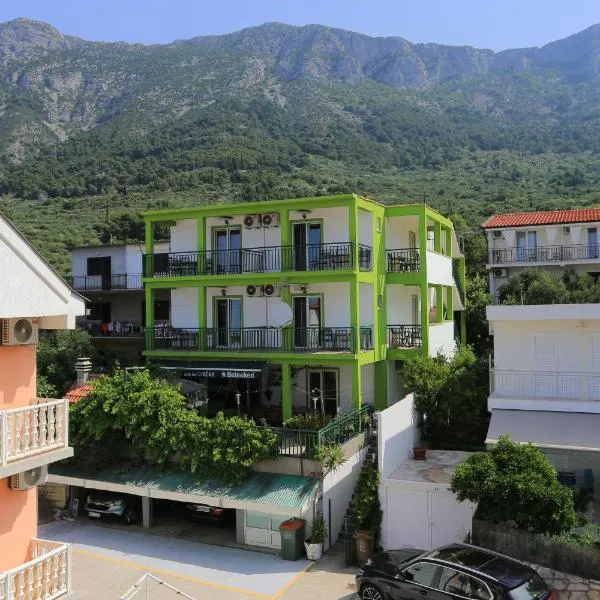 Apartments with parking space Gradac, Makarska - 2784, hotel in Gradac