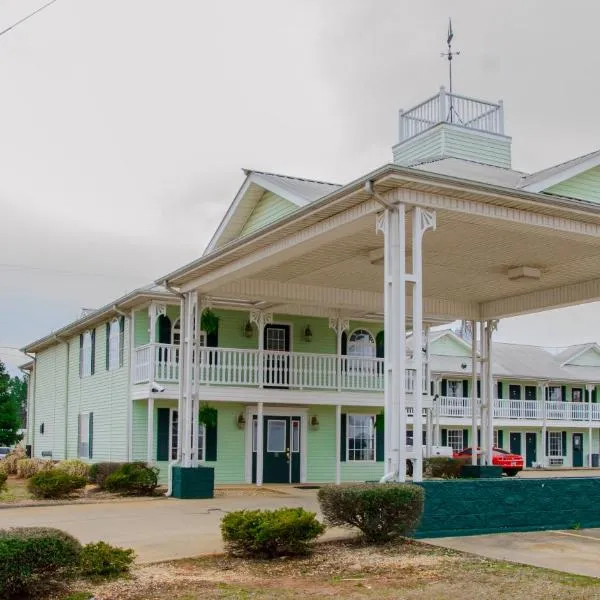 Key West Inn - Childersburg, hotel a Alpine