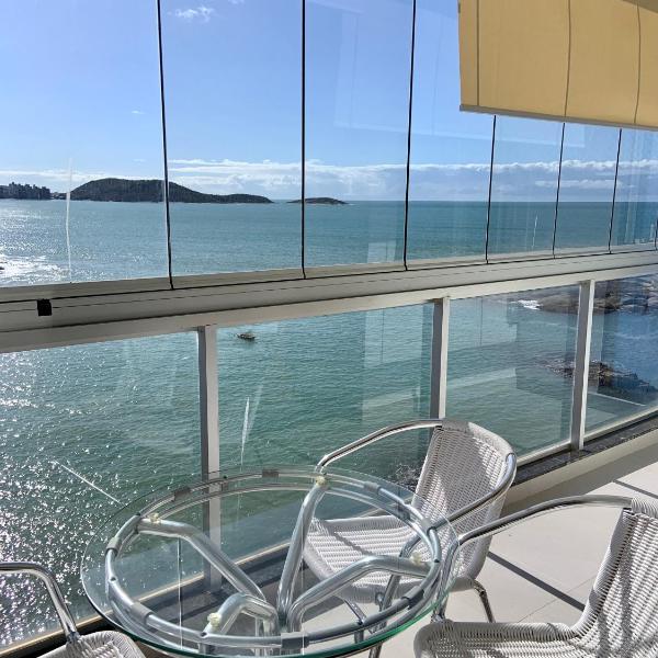 Apartamento vista do mar, pé na areia e águas tranquilas, no cento de Guarapari