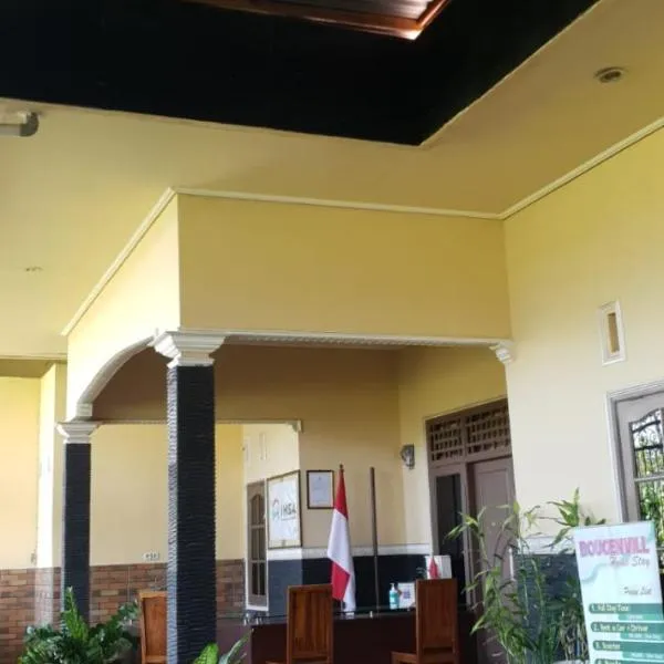 Bougenville Homestay, hotel v mestu Lembar