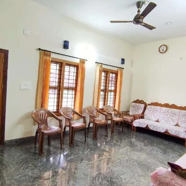 Kurumbalakotta Village Homestay, hotelli kohteessa Padinjarathara