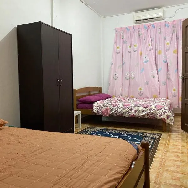 Homestay Taman Maktab Pengkalan Chepa, Hotel in Pengkalan Cepa