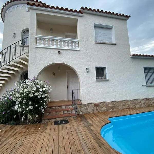 Empuriabrava maison de charme avec piscine, hotell sihtkohas Empuriabrava