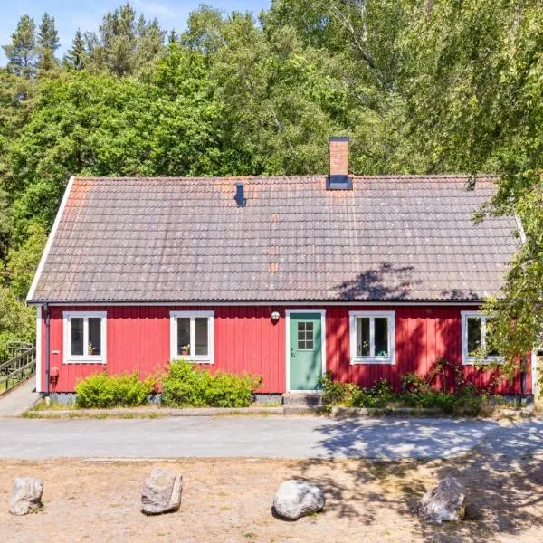Raftarp - Country side cottage in the woods, хотел в Sjöbo