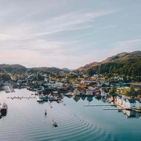 Knutholmen, hotell i Måløy