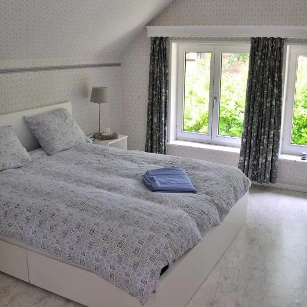 Suite familiale avec 2 Chambres dans une villa - quartier vert et boisé - 5 kms de Namur, hotel v destinaci Namur