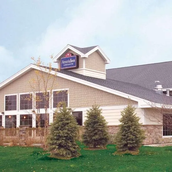 AmericInn by Wyndham Charlevoix, hotel in Ellsworth