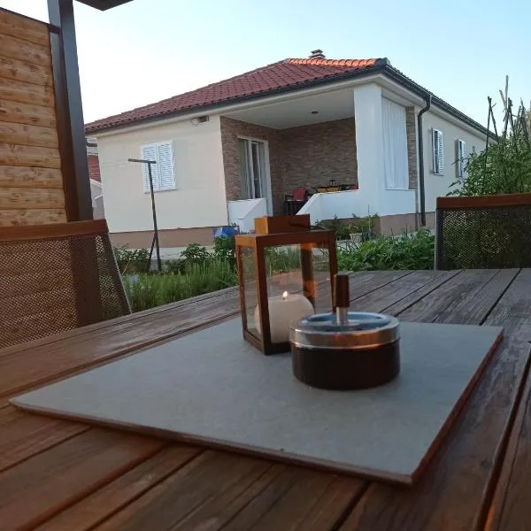Holiday Home Lucia, hotel v destinaci Lozovac
