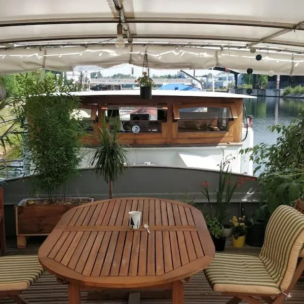 Captain's cabin: Cosy flat on a house boat, ξενοδοχείο στο Στρασβούργο