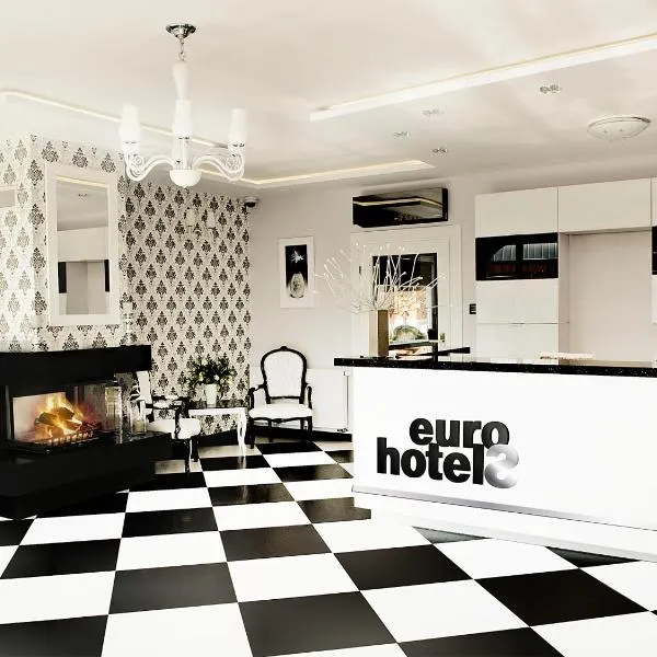 Euro HotelS، فندق في Droszków