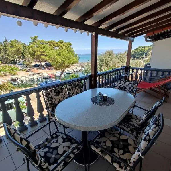 Apartmani Matjačić - Ugljan, hotel v destinácii Ugljan