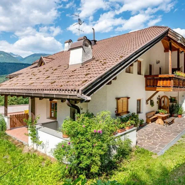 Lindenhof Apt 2, hotel v destinaci Vandoies