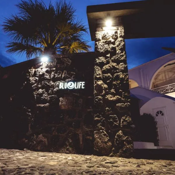 Blue Life Hotel, hotell sihtkohas Emboríon