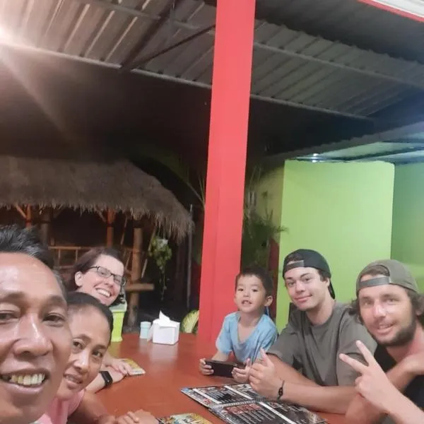 POLENG HOMESTAY, hotel en Montongbuwoh