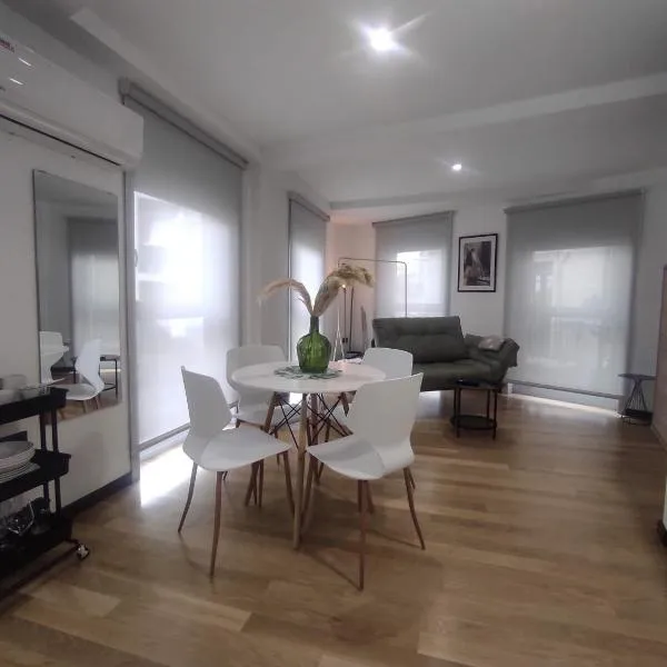 1B. Estudio muy luminoso en el corazón del tapeo., hótel í Ourense