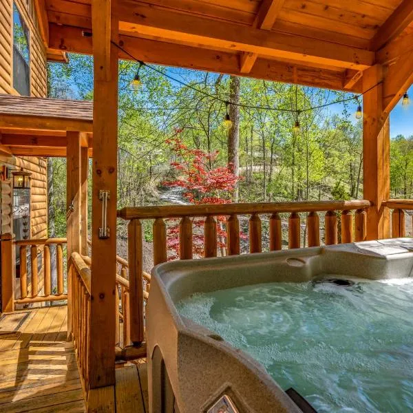 PERMANENT VACATION-Private Honeymoon Cabin with Hot Tub, hotell i Seymour