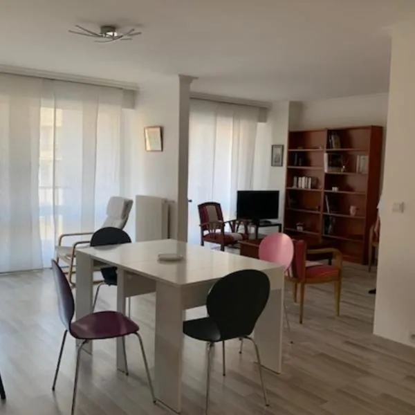 Spacious cocoon near the Place de la Nation, hotel a París