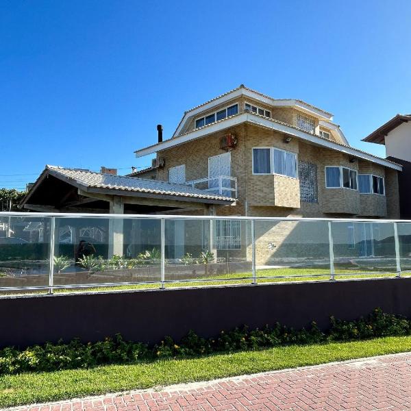 413 - Casa frente mar para até 12 pessoas Praia de Bombas