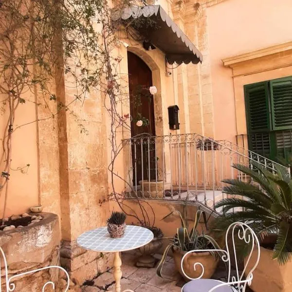 SUD room Palazzo Rau della Ferla, hotel in Noto