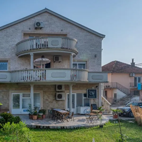Apartments Vujosevic, hotel in Tivat