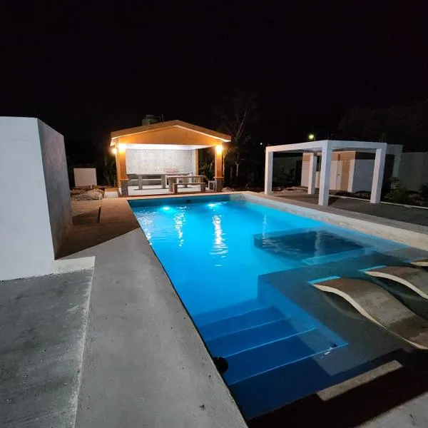 Pergola´s Road House, hotel in Yalsí