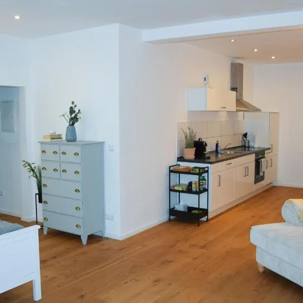 Modernes Studio Appartement mit Leseecke, hotel sa Gernsbach