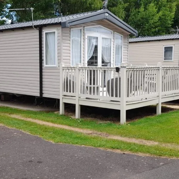 Belfry 2 - Luxury spacious family caravan, hotel v destinaci Edinburgh