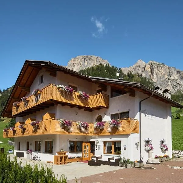 Pensione Haus Erica, hotel in Colfosco