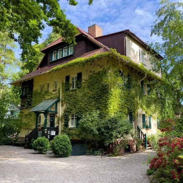 Haus Hubertus - die Strandvilla, hotell i Boltenhagen