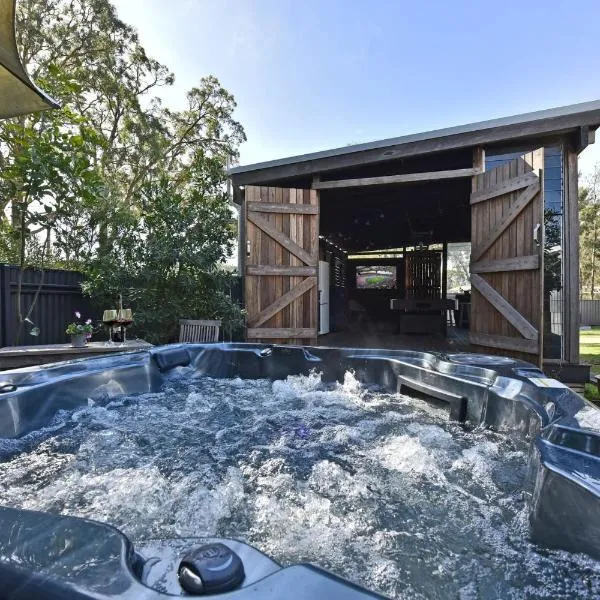 Rose Cottage Studio Romantic or Solo Getaway. Spa, Games Room, hotel v destinaci Broke