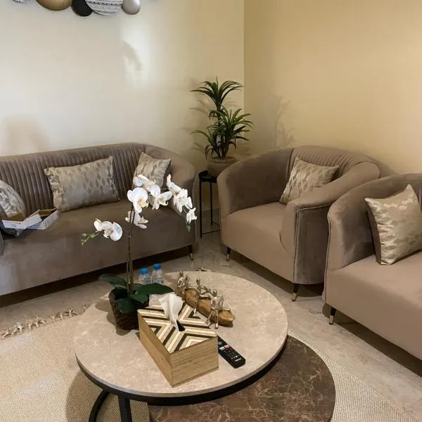 شقة غرفتين وصالة مدخل مستقل باركنج سيارة، فندق في Riyadh Al Khabra