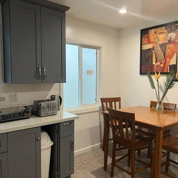 Affordable Private Rooms with Shared Bath Kitchen near SFO (SA), ξενοδοχείο σε Daly City