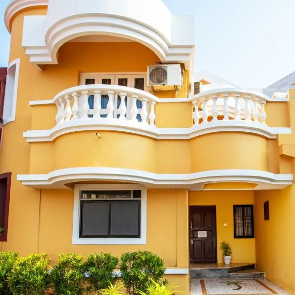 'Golden Coral' 2bhk Benaulim Beach villa Goa, hotel in Benaulim